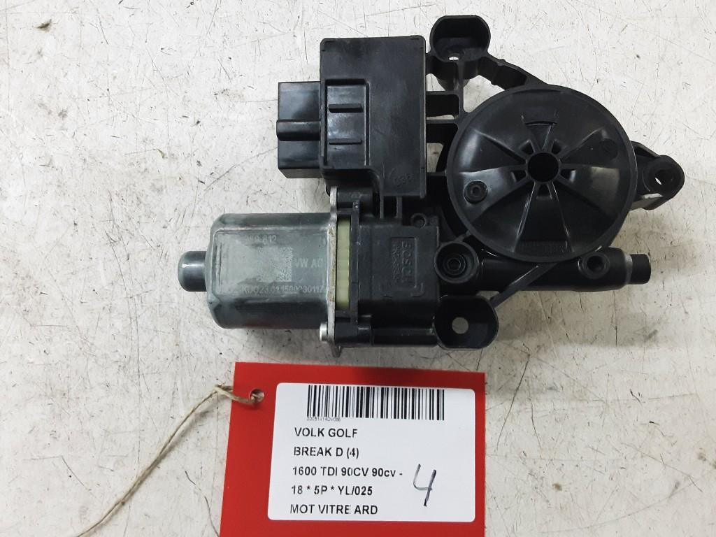 MOTEUR LEVE VITRE ELECTRIQUE ARRIÈRE DROIT (5Q0959812), Volkswagen, Mevr. I. Hauben, Utilisé, Arrière