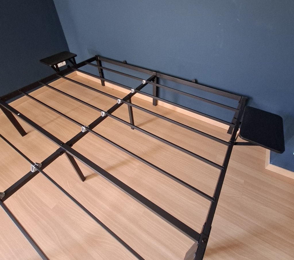 Metalen bed, Huis en Inrichting, Slaapkamer | Bedden, Ophalen, Zwart, Nieuw, Past bij alles