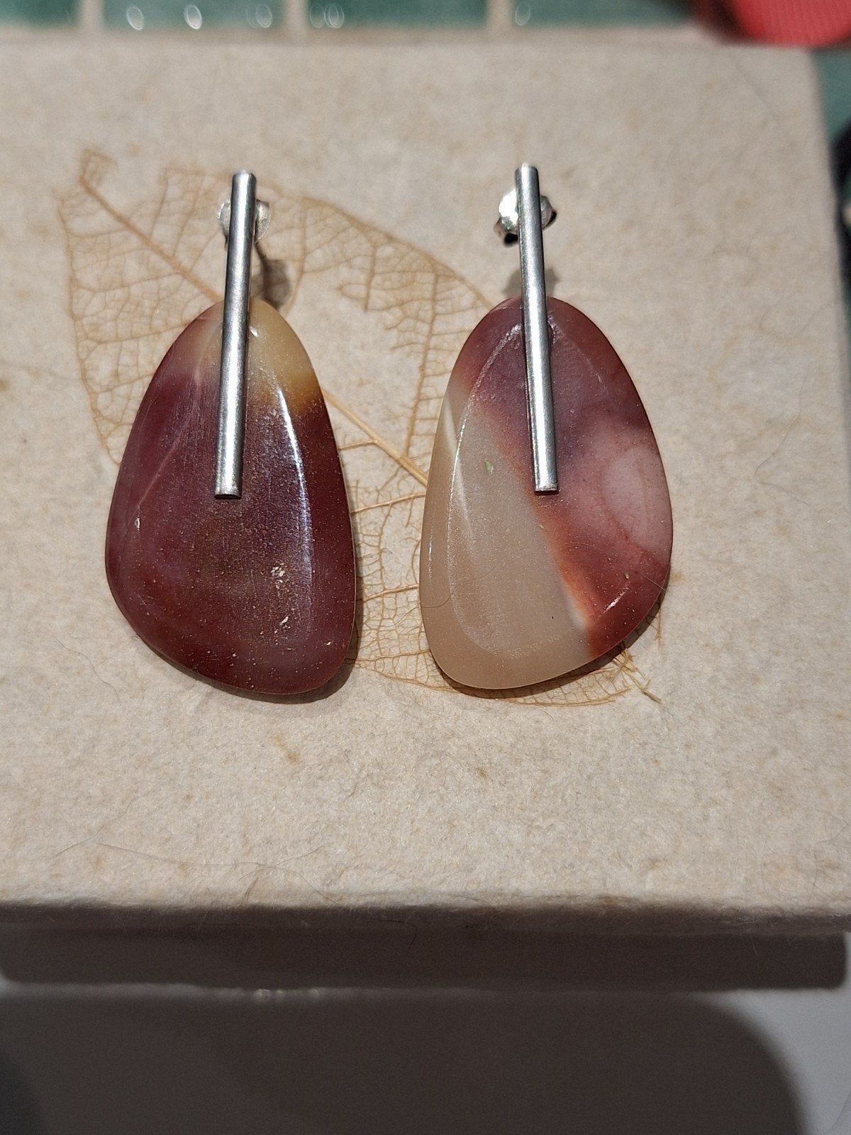 Boucles d'oreilles en mookaïte et argent, Enlèvement ou Envoi, Comme neuf, Argent, Argent