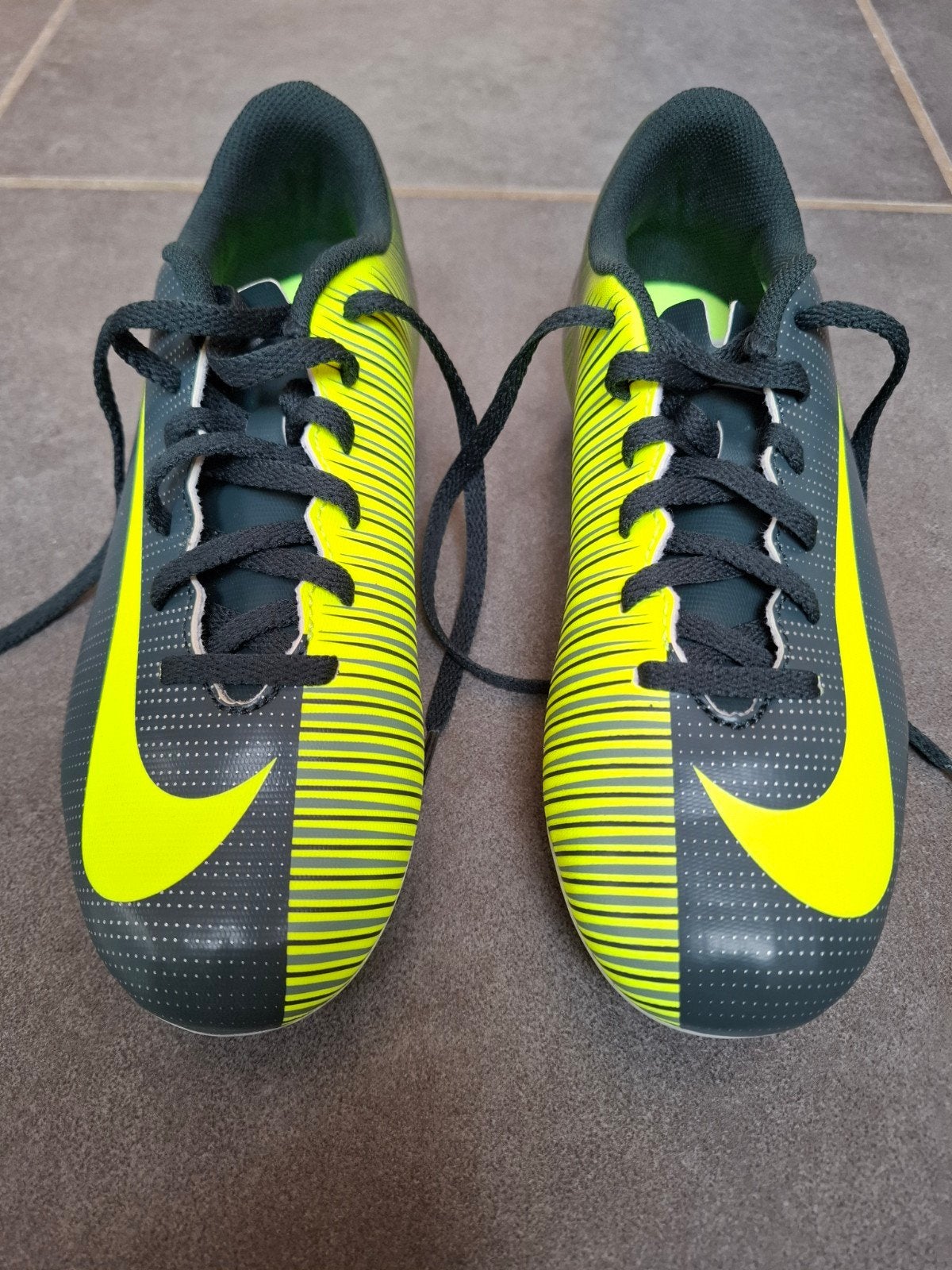 Chaussures de football, Neuf, Enlèvement ou Envoi, Chaussures, Taille S