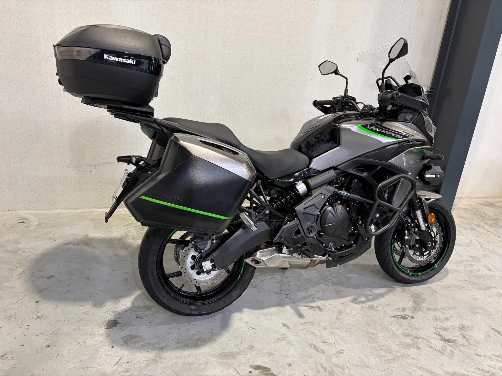Kawasaki Versys 650 GT met handvatverwarming en valbaren, Meer dan 35 kW, Toermotor, Handgeschakeld, 650 cc