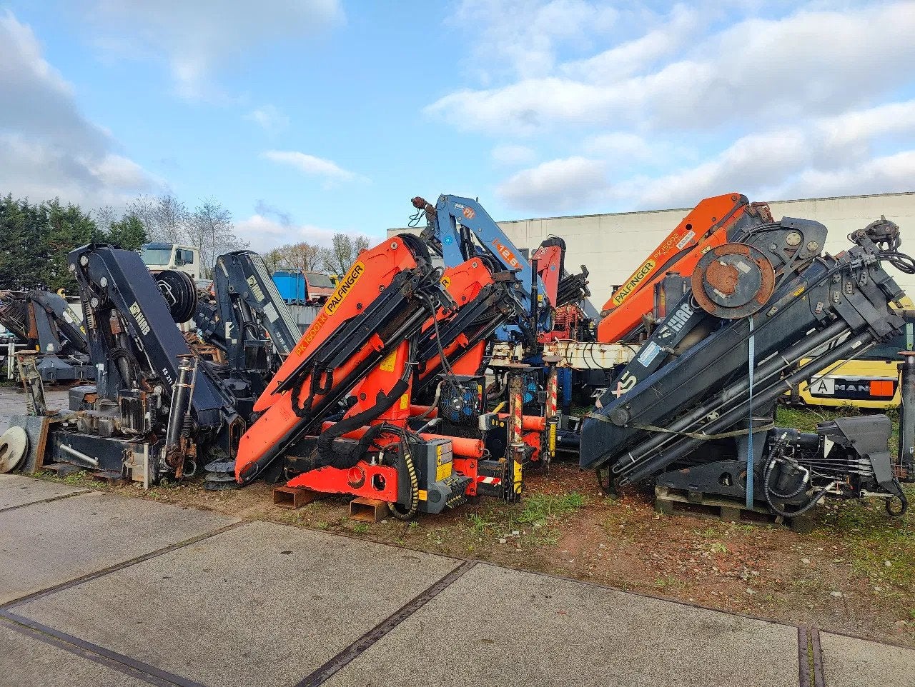 Palfinger Autolaadkranen / vrachtwagenkranen / kranen Cranes, Articles professionnels, Machines & Construction | Grues & Excavatrices