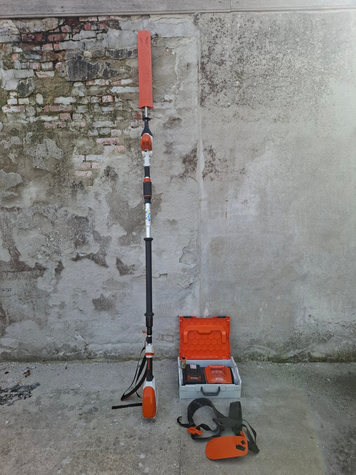 NIEUW Stihl haagschaar met 2 accu en lader, Enlèvement, Neuf, Batterie, Stihl