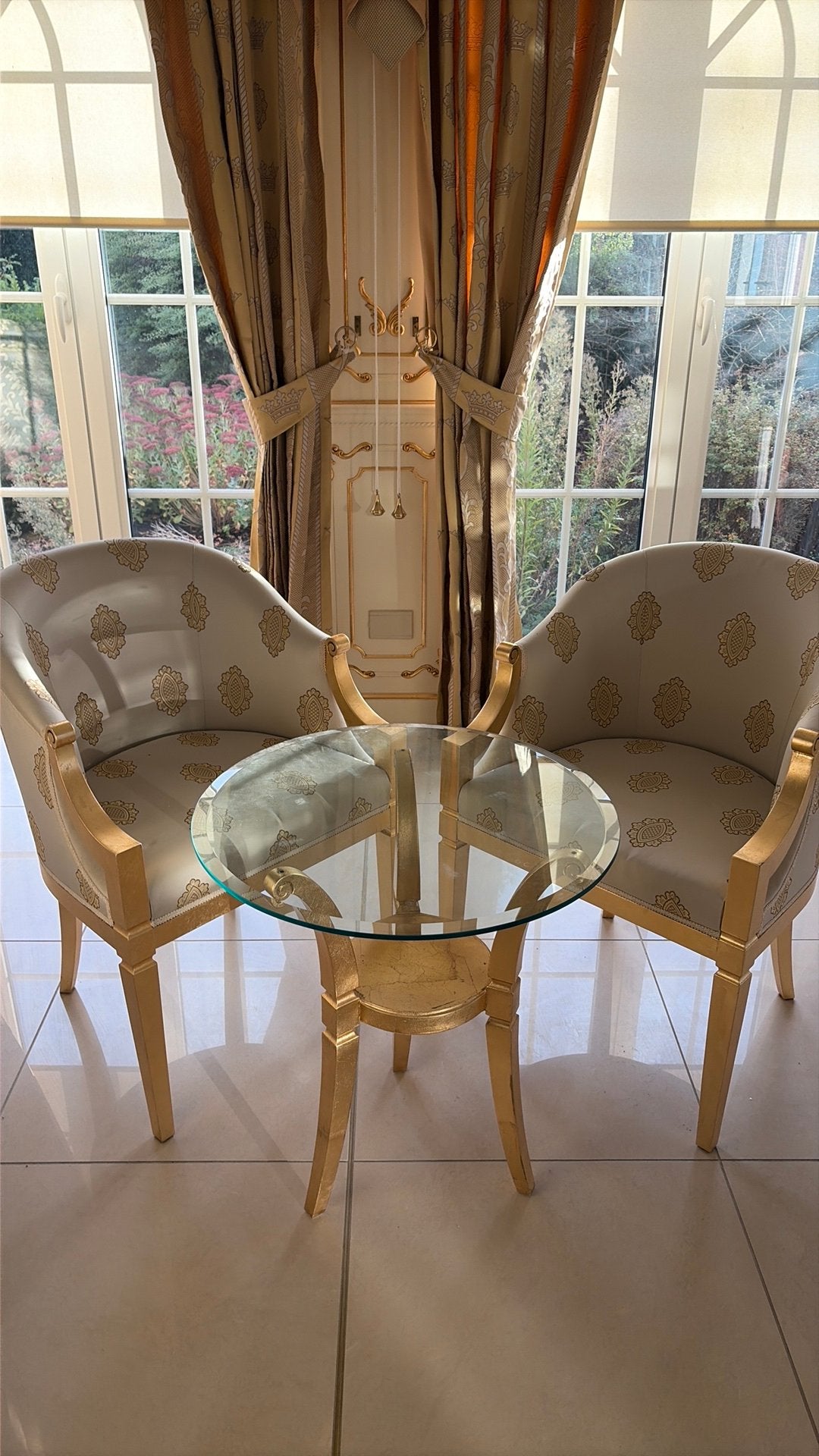 Tafel met stoelen, Ophalen