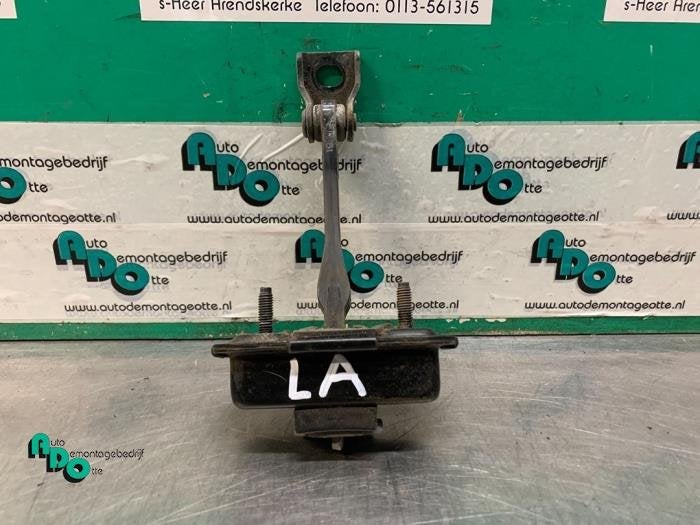 Butée 4portes arrière gauche d'un Peugeot 208 (208 12-), -, 3 mois de garantie, Utilisé, -
