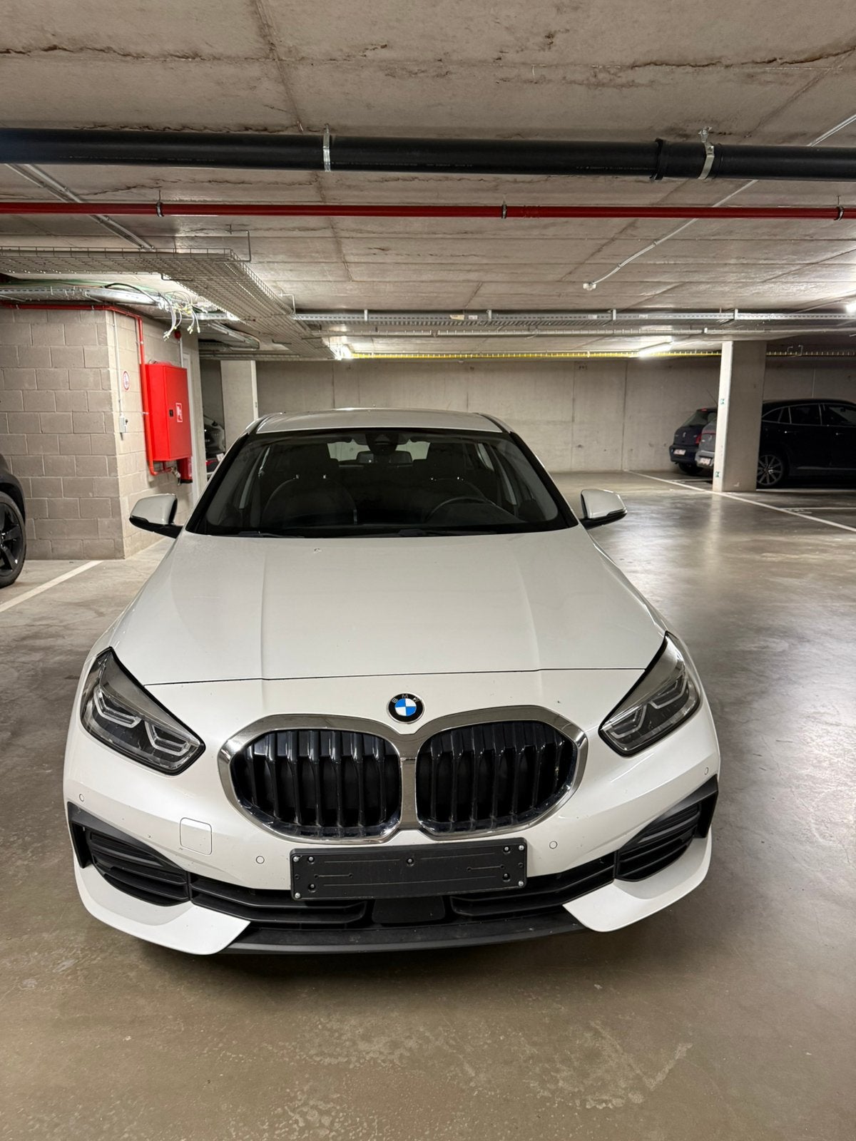 Bmw 116i model 2023 met weinig km & perfecte staat, Euro 6, Boîte manuelle, Entretenue par le concessionnaire, Noir