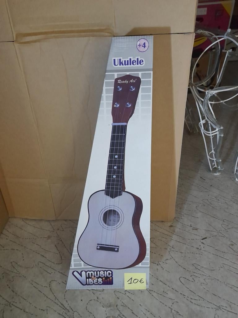 Ukulele van onze oudste dochter zonder snaren +4 kinderen, Ophalen, Zo goed als nieuw, Overige typen