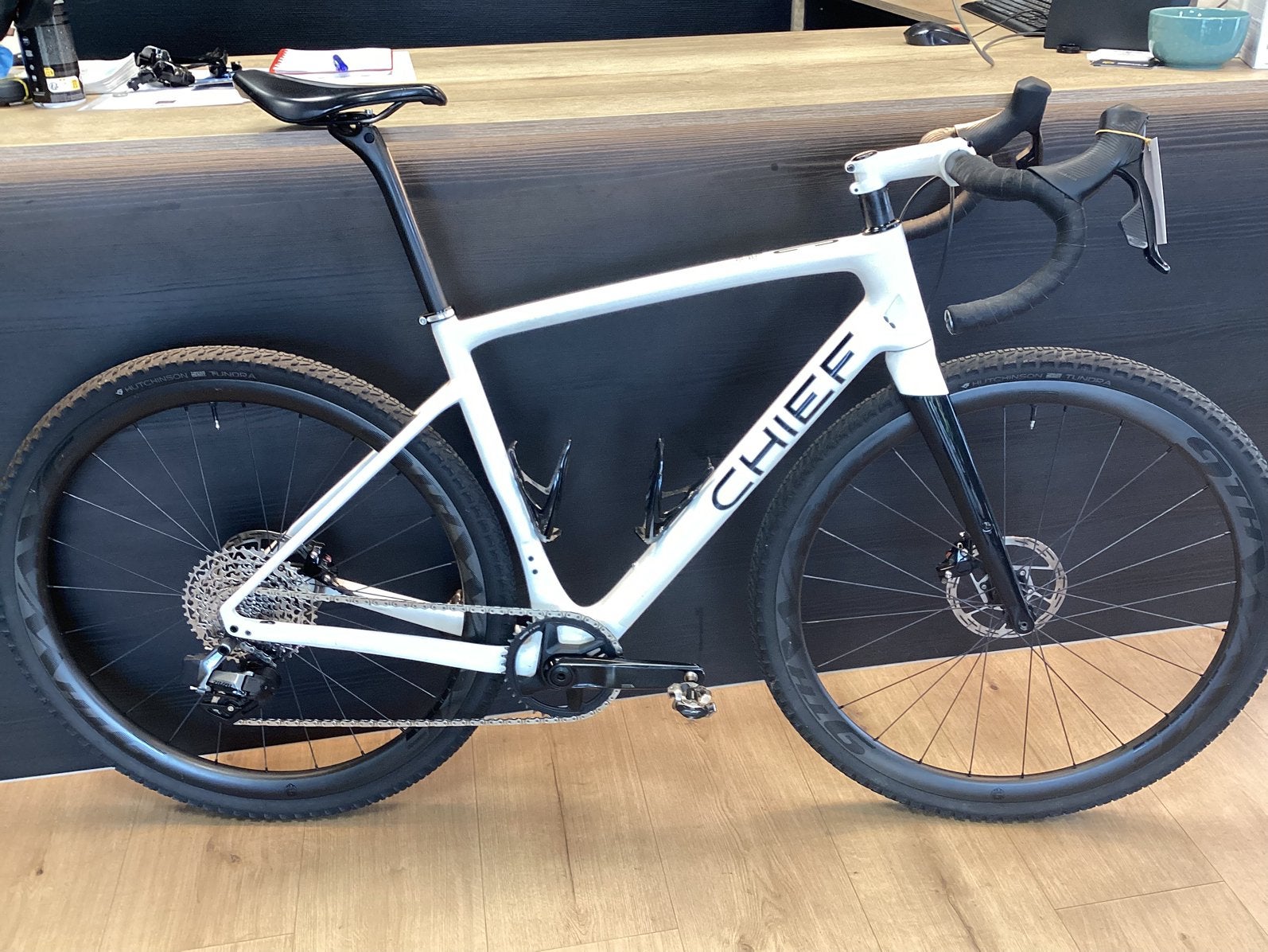 Carbon Chief Gravel, Sram Rival AXS, 9thWave wheels. maat L, Autres marques, 10 à 15 vitesses, Comme neuf, Enlèvement