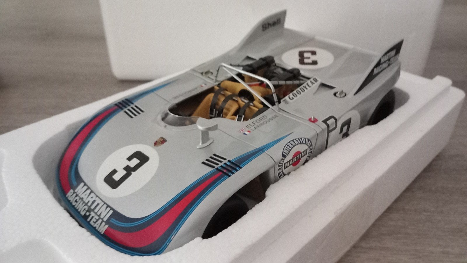 AUTOart 1:18 Porsche 908/03 Martini 1971 Nurburgring, Enlèvement