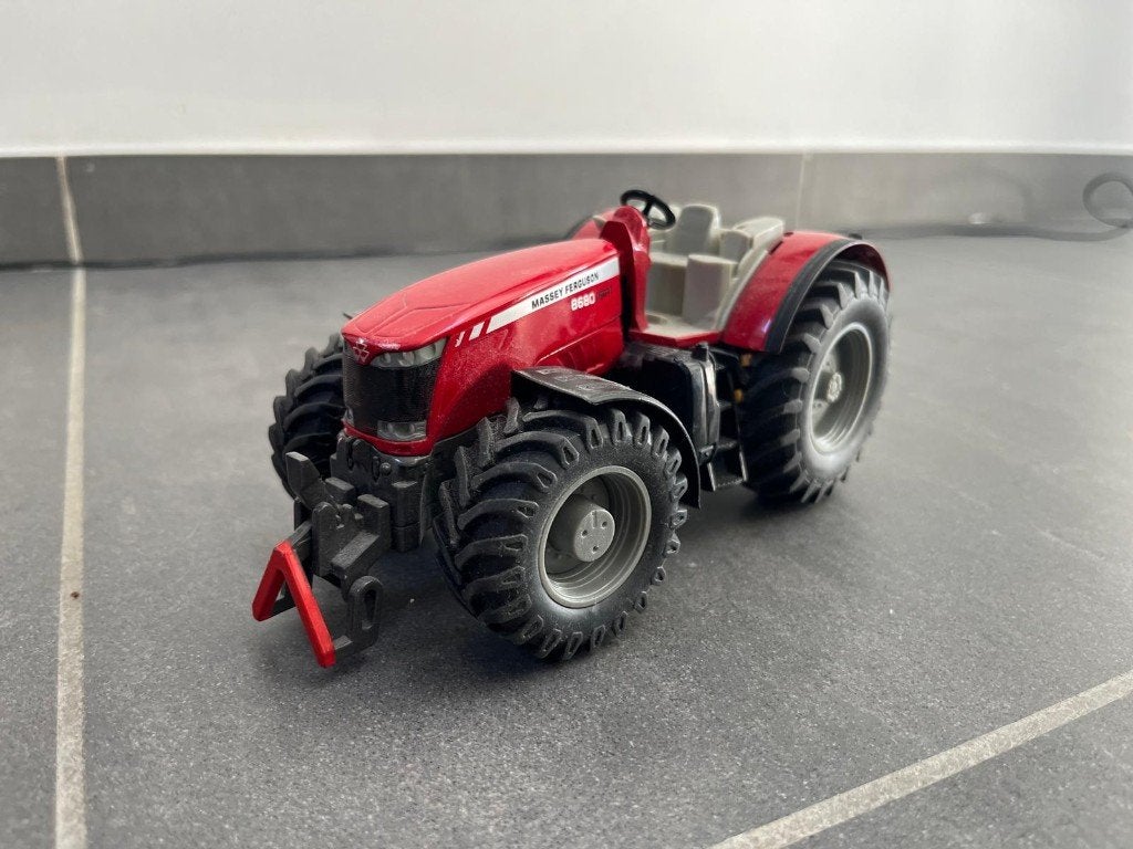 Miniature Tracteur Massey Ferguson 8690 sans cabine 1:32, Enlèvement ou Envoi, Utilisé, Tracteur et Agriculture, Universal Hobbies