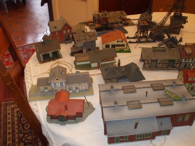 Gebouwen voor de modetreinbaan Märklin Roco Trix, Enlèvement, Utilisé, Pont, Tunnel ou Bâtiment, Courant continu ou Courant alternatif