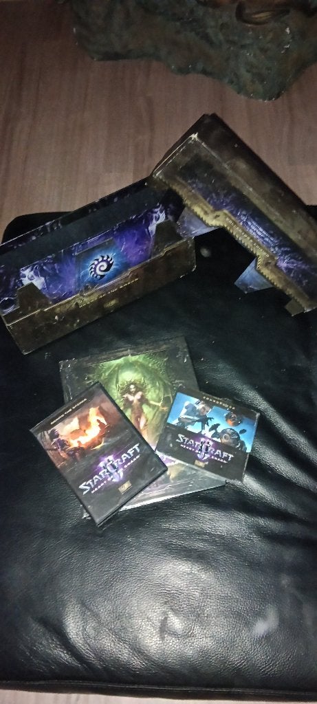 Starcraft 2 heart of the swarm CE niet compleet, Ophalen of Verzenden, Gebruikt, Avontuur en Actie