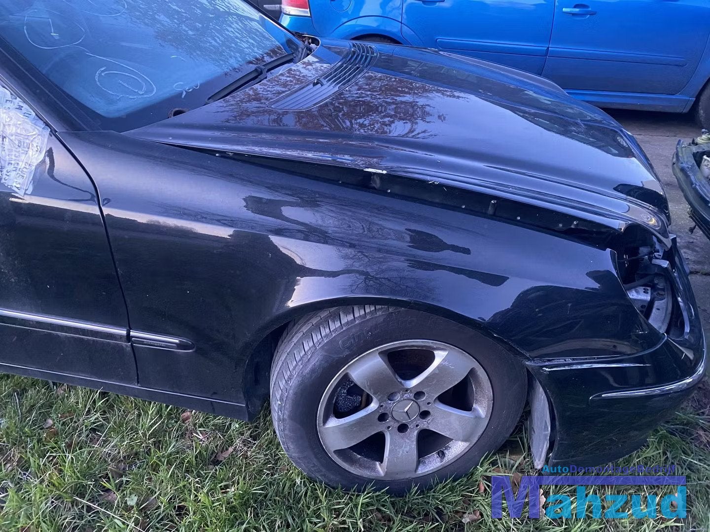 MERCEDES E-KLASSE W211 zwart rechts voor scherm zijscherm 20, Gebruikt, Mercedes-Benz AG, Mercedes-Benz, Mercedesstrasse 120
70372  Stuttgart, DE