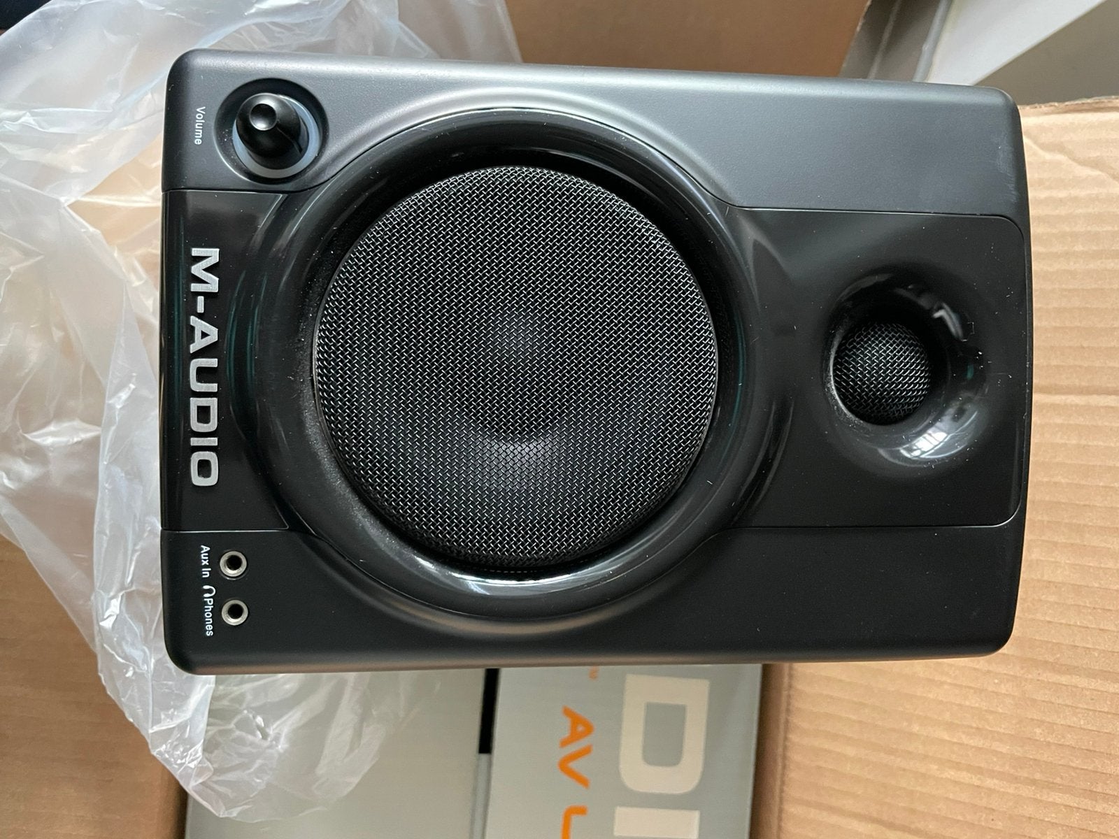 Pinnacle Studiophile AV40 paires, Bass-reflex, Moins de 60 watts, Moniteur de studio, Comme neuf