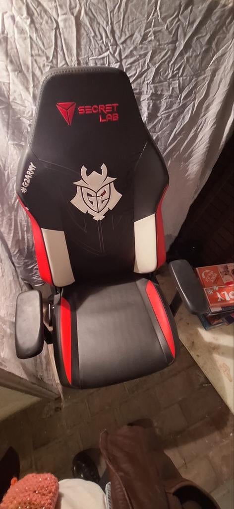 Secretlab G2 Army edition, Ophalen