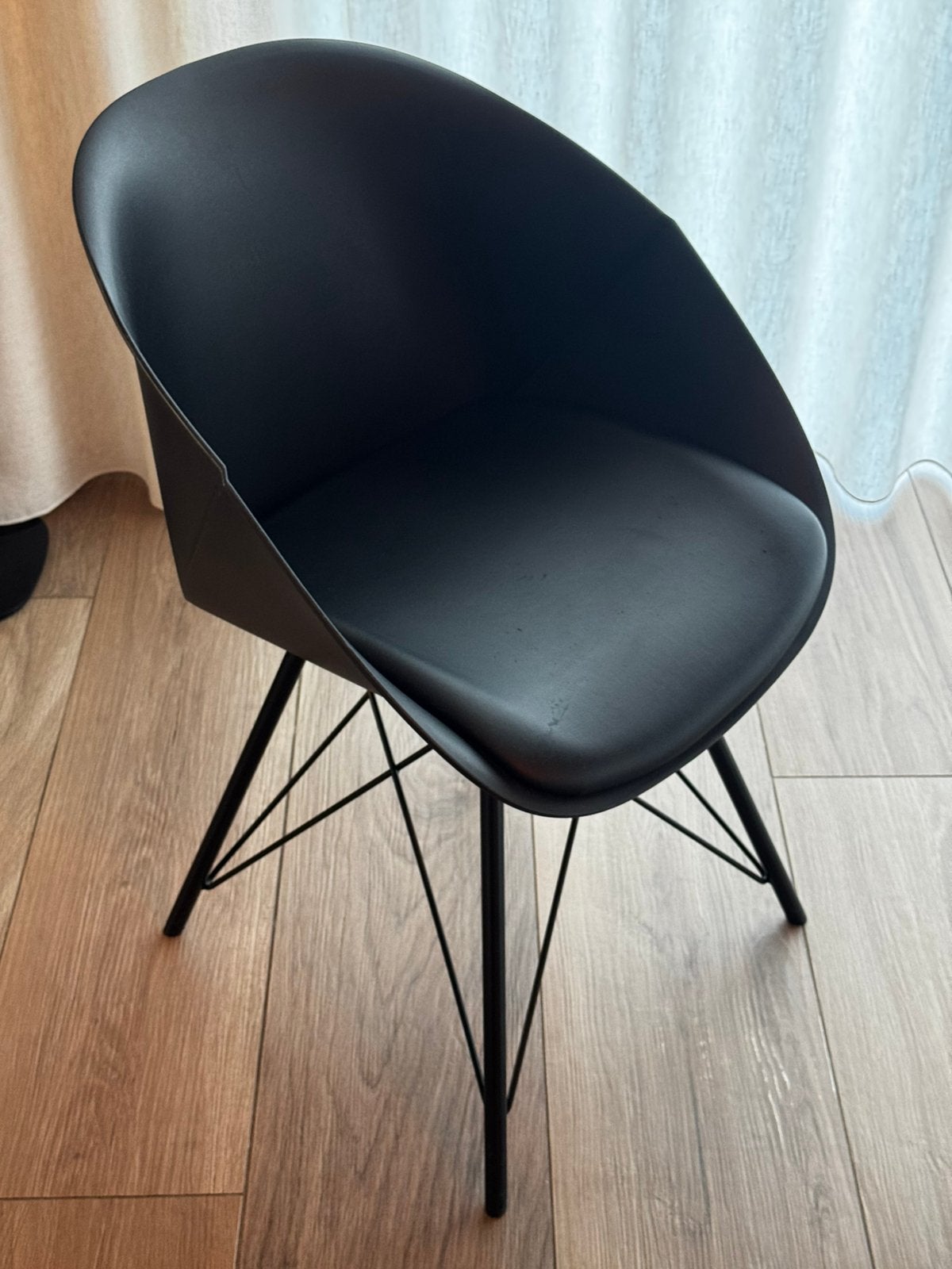 8 zwarte kuipstoelen te koop, Ophalen, Gebruikt, Kunststof, Zwart
