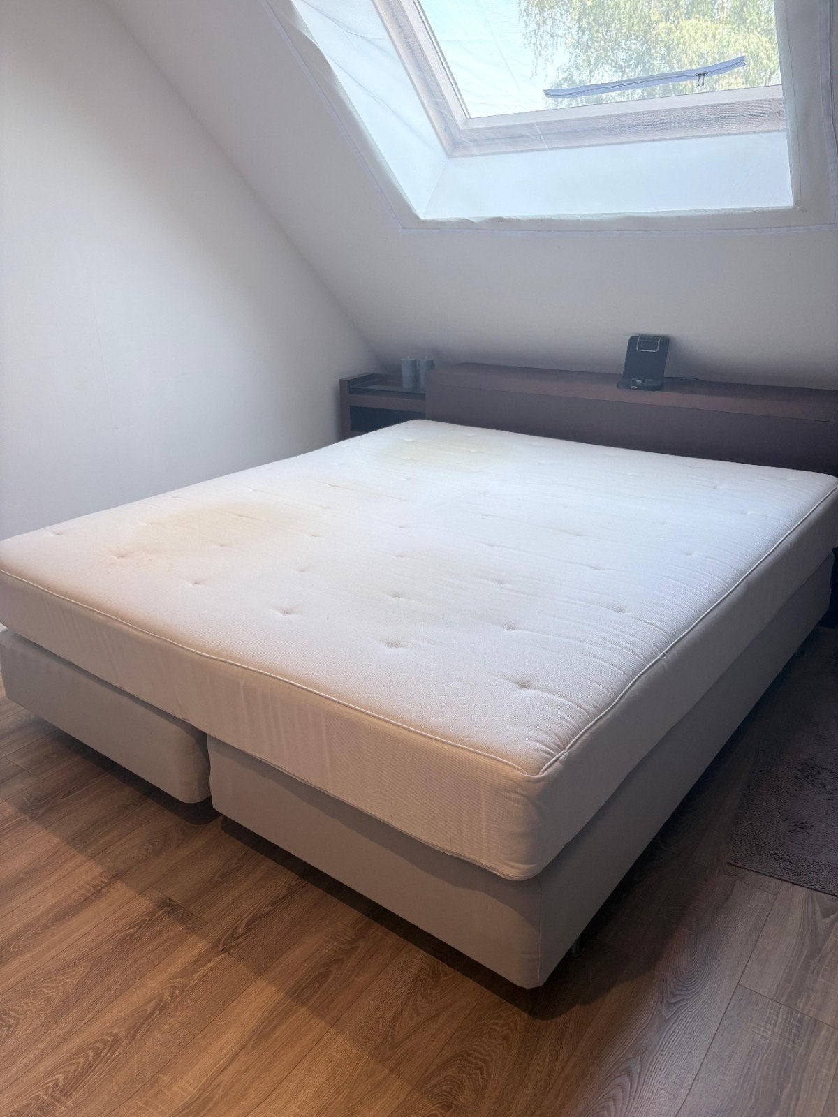 Boxspring + matras 180x200 + nachtkast GRATIS, Ophalen