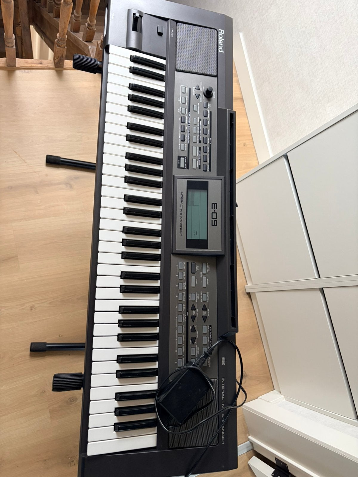 Keyboard Ronald e-09 met voet en handleiding, Muziek en Instrumenten, Ophalen, Zo goed als nieuw