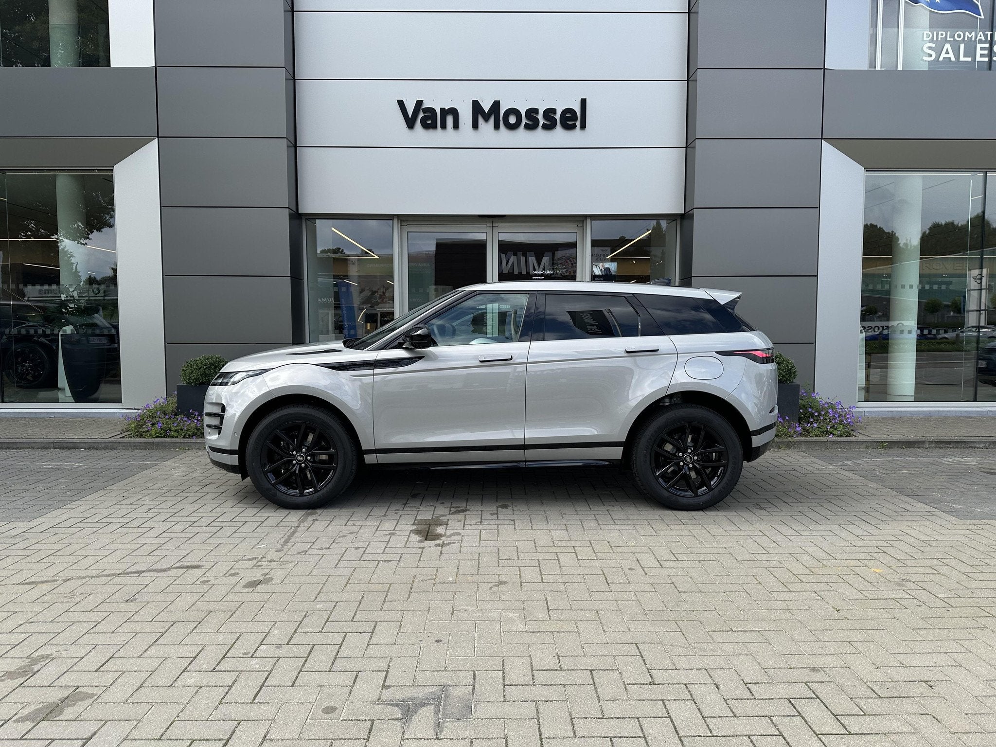 Land Rover Range Rover Evoque P270e Dynamic SE AWD Auto. 26M, Automaat, Zwart, https://public.car-pass.be/vhr/8daf1be1-60d5-4837-bd63-3ee34ba11edd