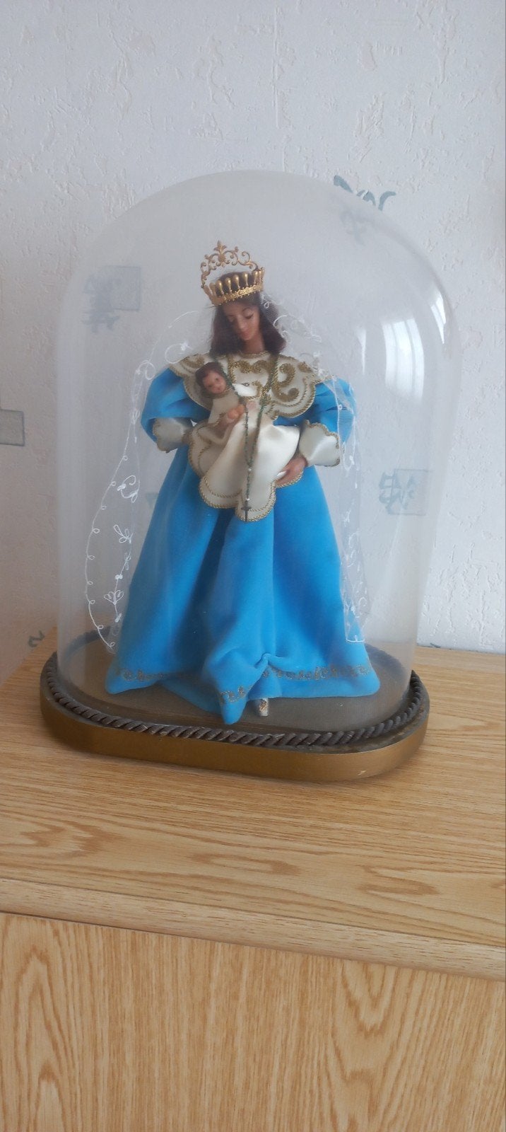 Mariabeeld met kindje Jezus onder stolp, Enlèvement