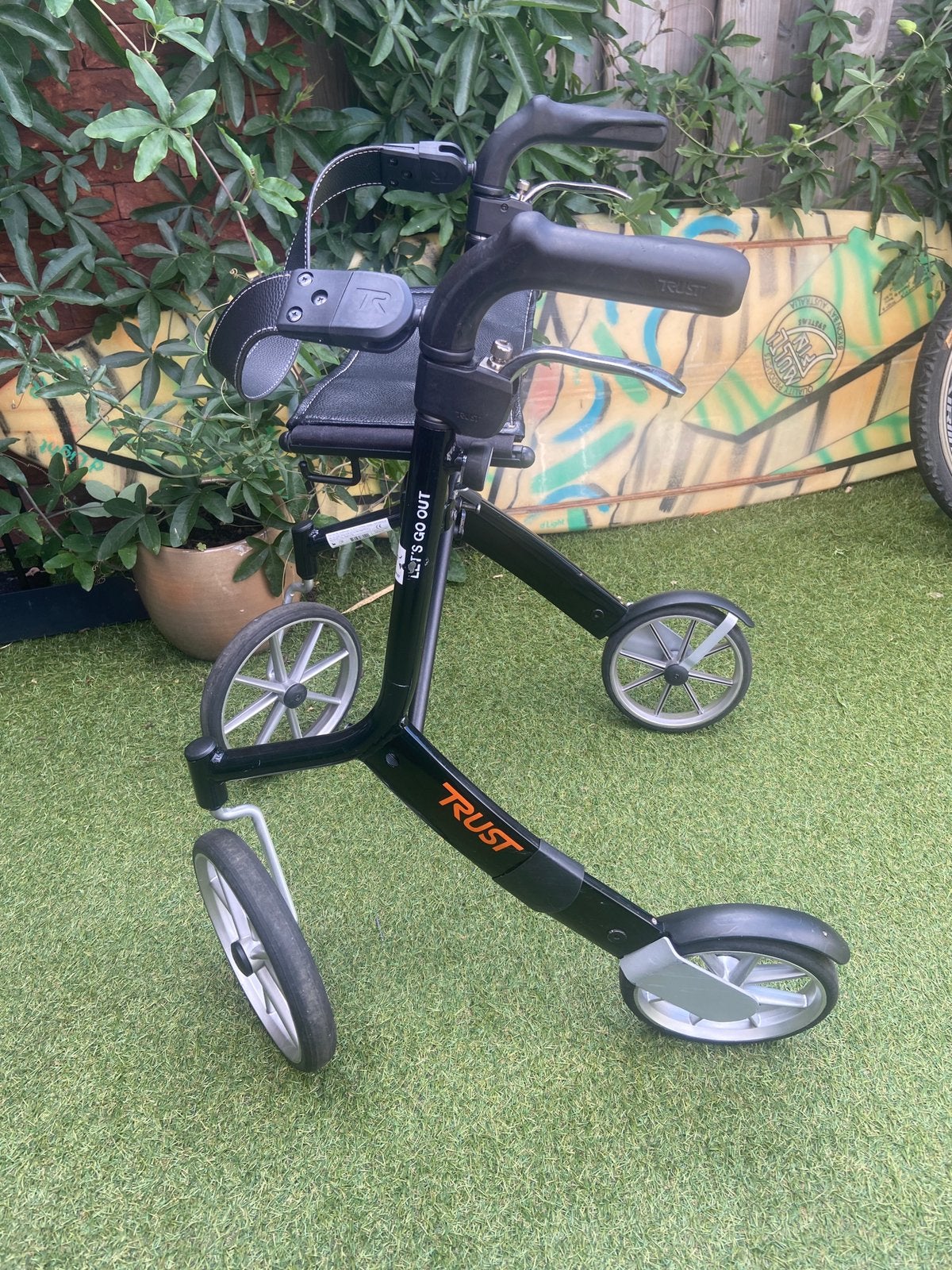 let s go out rollator trust, Diversen, Ophalen, Zo goed als nieuw
