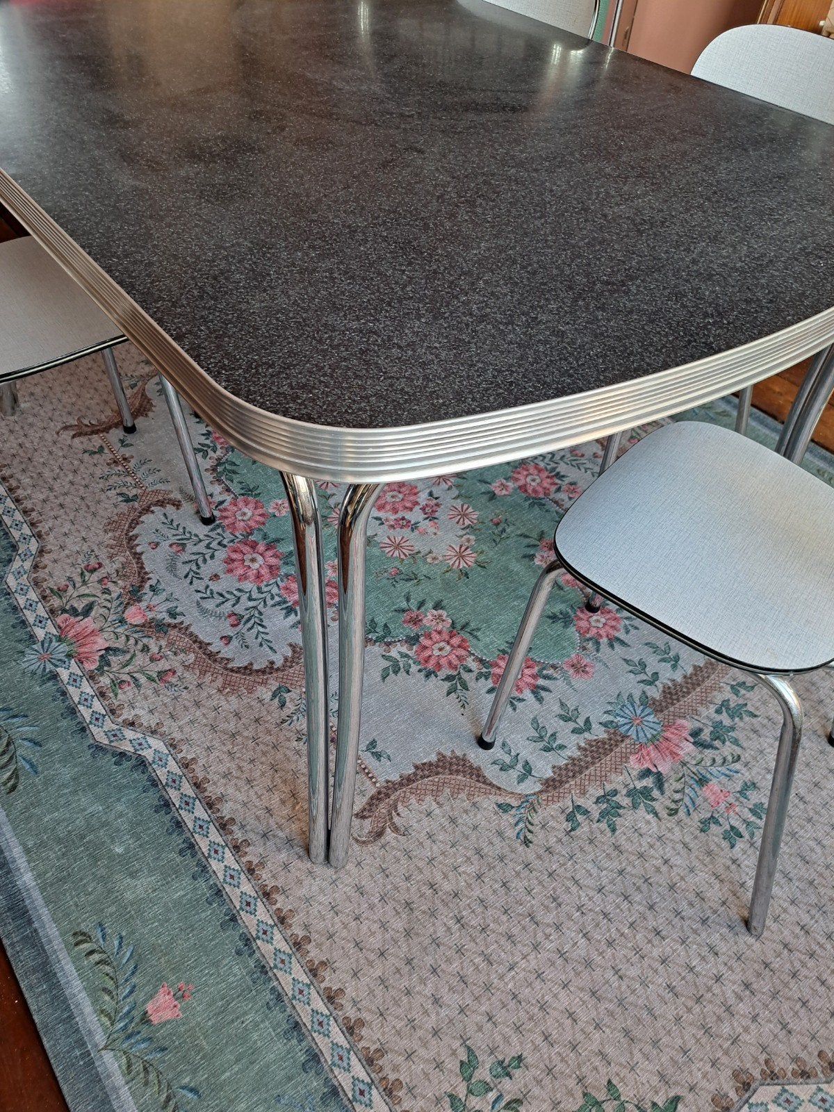 Amerikaanse eettafel fifties, Ophalen