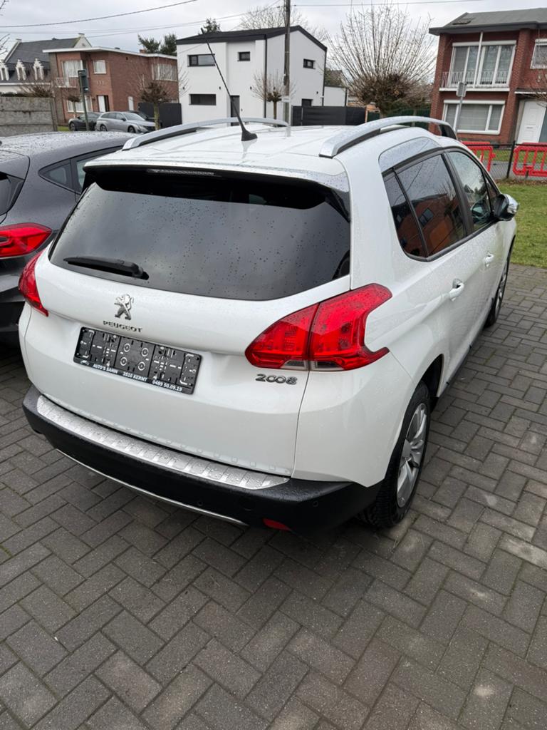Peugeot 2008 bouwjaar2015 108000km 1.2 benzine Blancogekeurd, Autos, Peugeot, Achat, Entreprise, Boîte manuelle, Noir