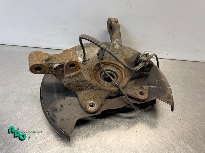 Fusee rechts-voor van een Opel Meriva (Meriva B 10-), Gebruikt, -, -, Opel