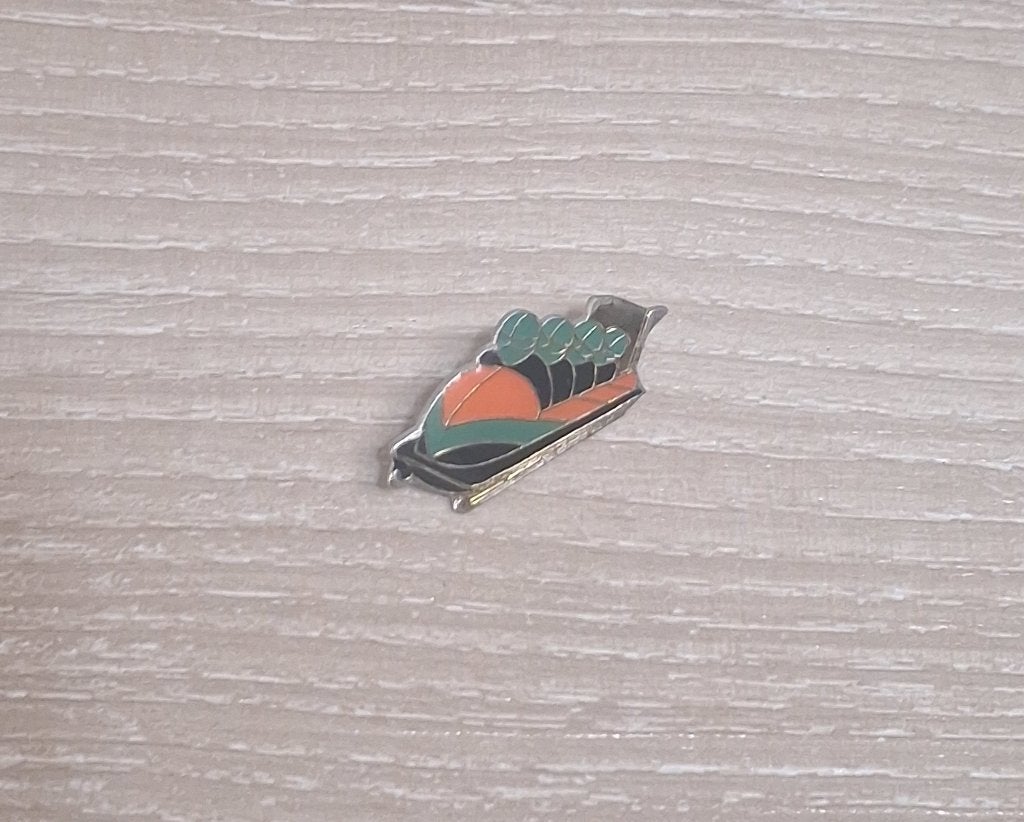PIN - BOBSLEE - BOBSLEIGH, Verzamelen, Speldjes, Pins en Buttons, Verzenden, Gebruikt, Sport, Speldje of Pin
