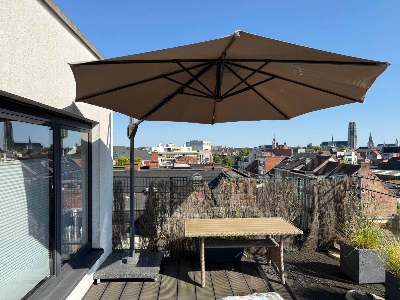 Parasol Ø 3 m, taupe, inclinable, Jardin & Terrasse, Parasols, Utilisé, Parasol flottant, 3 à 4 mètres, Inclinable, Enlèvement