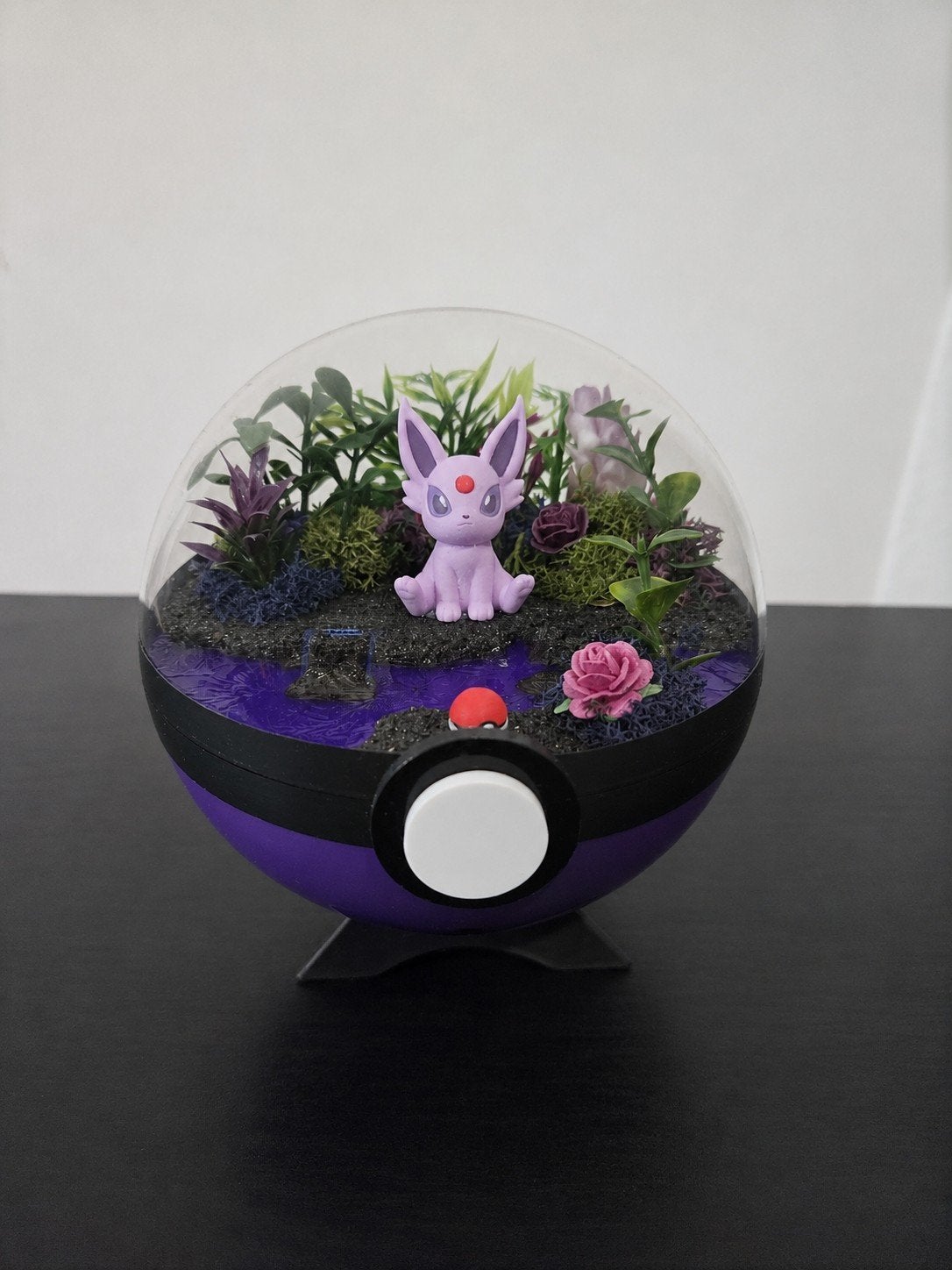 Poké Ball Pokémon Mentali (Espeon) — Handgemaakt diorama gem, Verzamelen, Ophalen of Verzenden