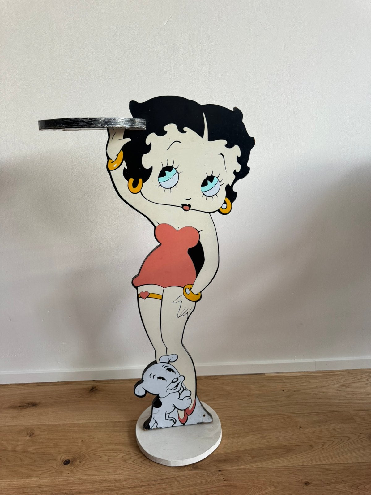 Betty Boop decoratieve staander, Ophalen