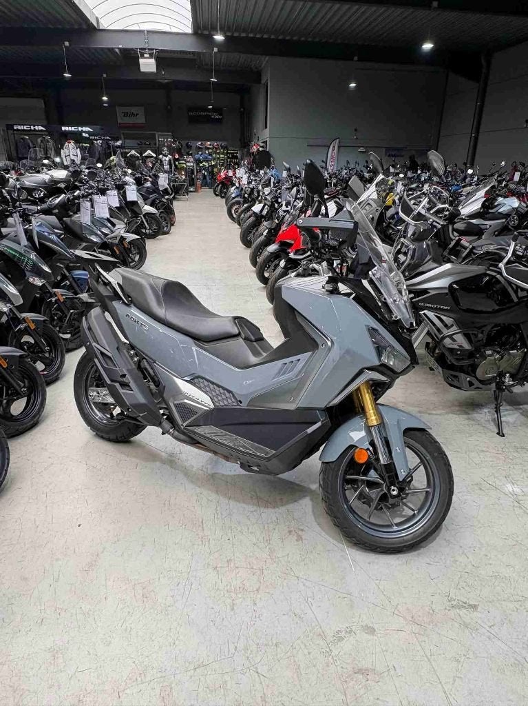 Sym ADX TG 400 2025, Fietsen en Brommers, Scooters | SYM, Ophalen, Benzine, 400 cc, Gebruikt