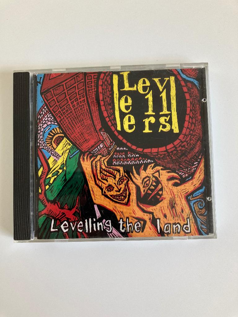 CD The Levellers - Levelling The land, Ophalen of Verzenden, Gebruikt