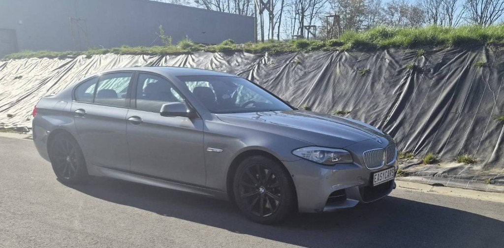 BMW 550 M, Cuir, Argent ou Gris, Noir, 5 portes