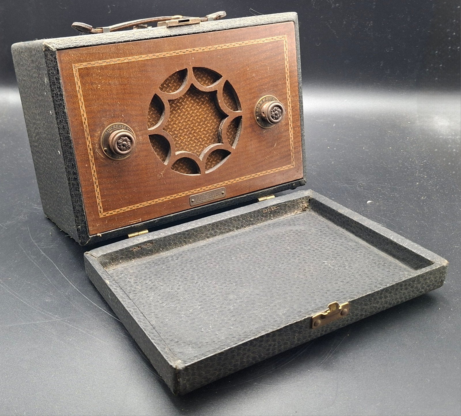 Antieke Libertas radio, Ophalen, Niet werkend, Radio