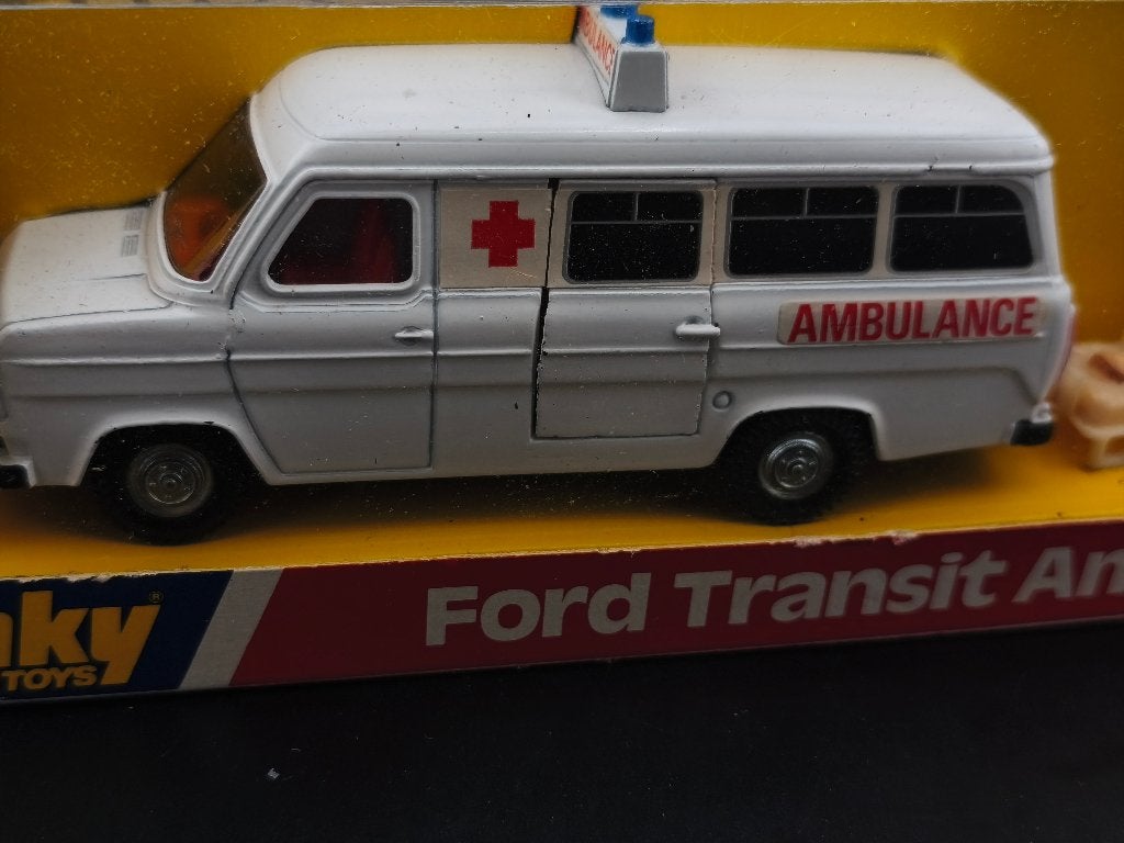DINKY TOYS UK FORD TRANSIT AMBULANCE REF 274, Ophalen of Verzenden, Zo goed als nieuw, Bus of Vrachtwagen, Dinky Toys