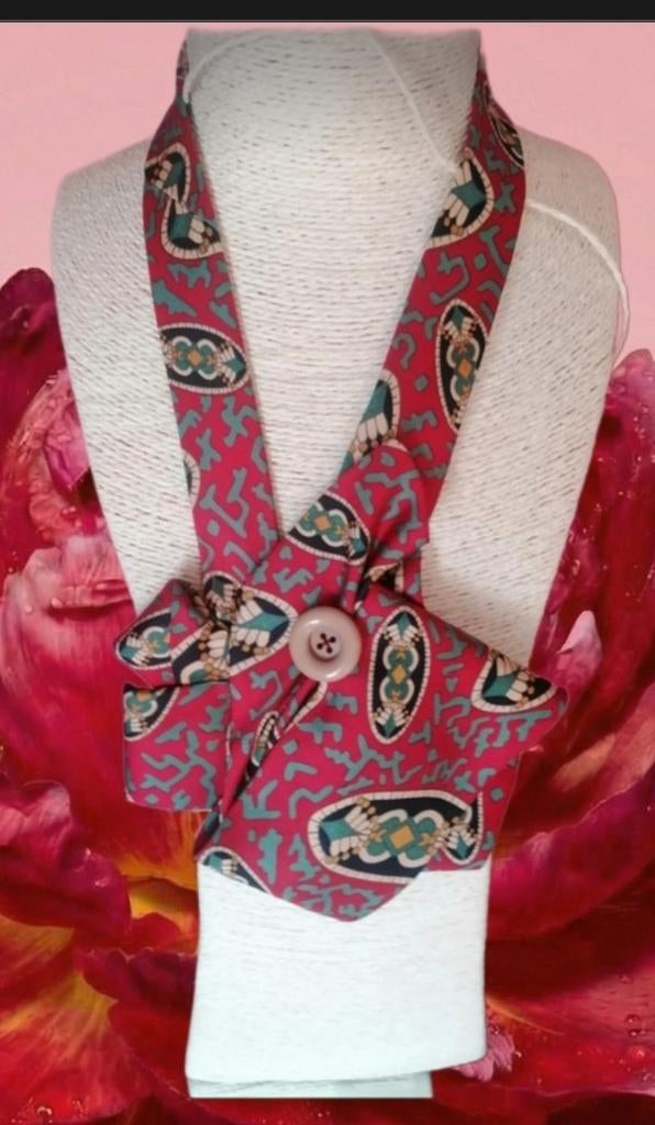 Sieradendas, Bijoux, Sacs & Beauté, Colliers, Rouge, Enlèvement ou Envoi, Comme neuf, Autres matériaux