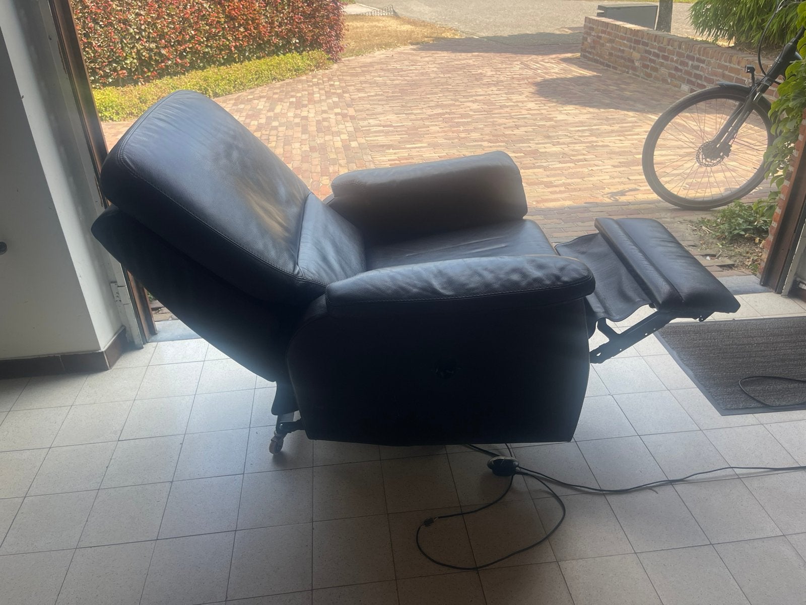 Relax, elektrisch verstelbaar; bruin leder, Huis en Inrichting, Ophalen, Gebruikt