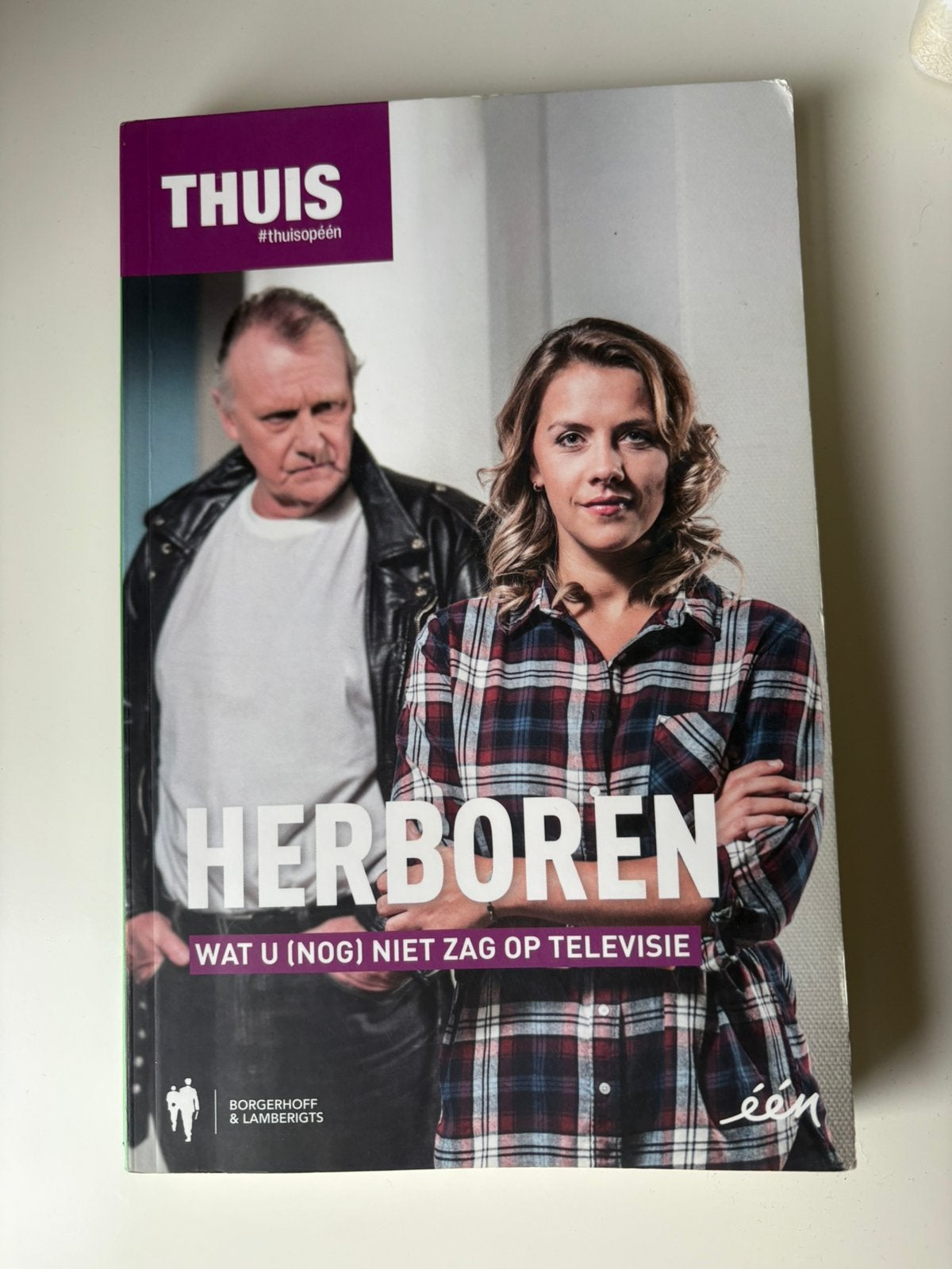 Boek: THUIS – Herboren (#thuisopéén) - VRT, Boeken, Ophalen, Zo goed als nieuw, Tv-serie
