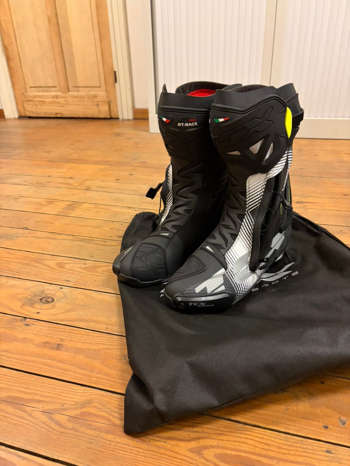 TCX RT-Race Pro, Motoren, Ophalen