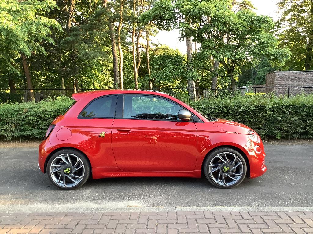 Abarth 500e Turismo, Autos, Rouge, Cuir et Alcantara, Euro 6, Entretenue par le concessionnaire