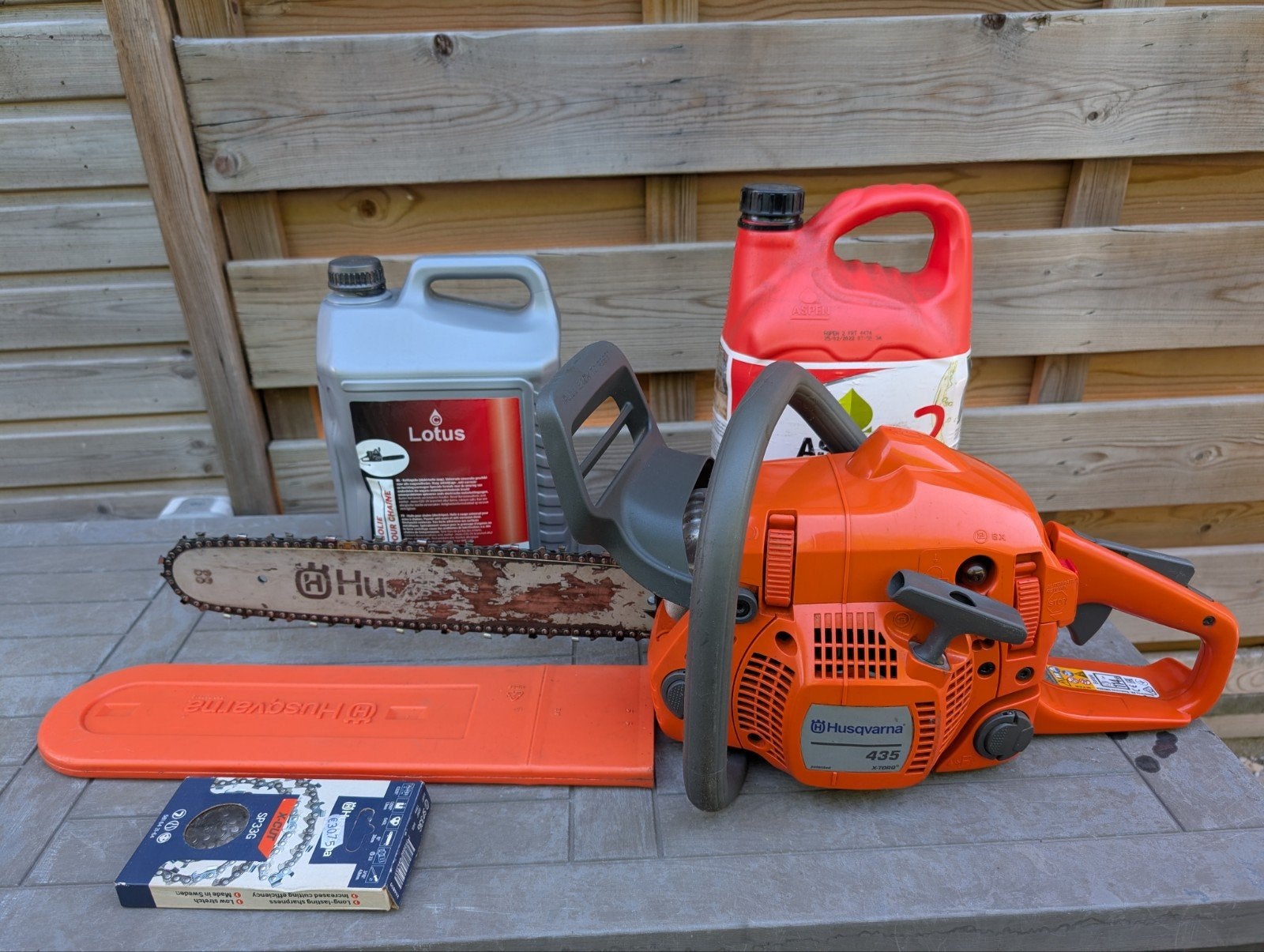 Husqvarna 435 benzinekettingzaag met extra nieuwe ketting, Jardin & Terrasse, Outils à main, Enlèvement, Utilisé, Autres types
