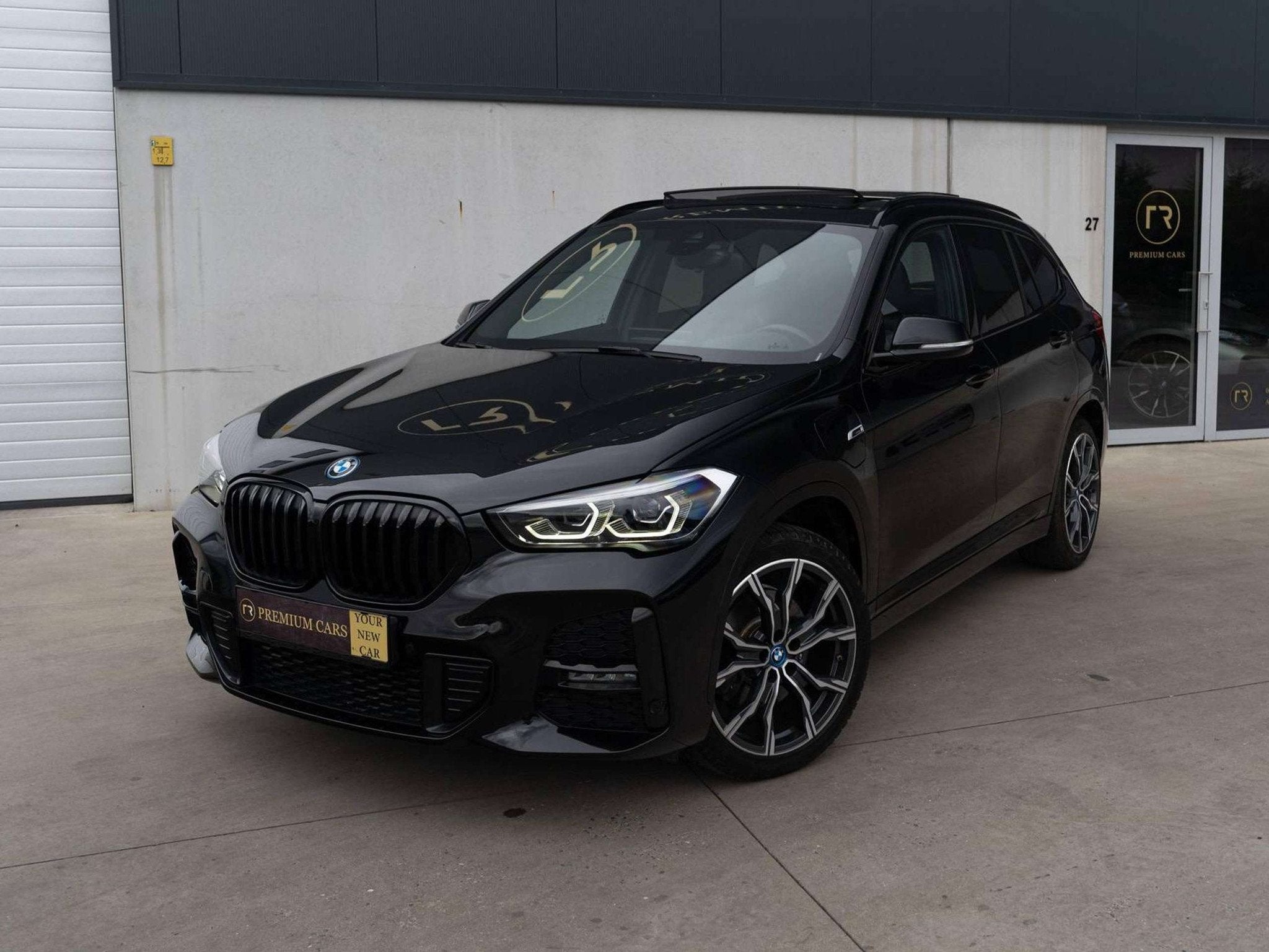 BMW X1 PHEV l xDrive25e l M-Sport l Pano l Camera l Head-Up, Zwart, Leder, Bedrijf, Hybride Elektrisch/Benzine