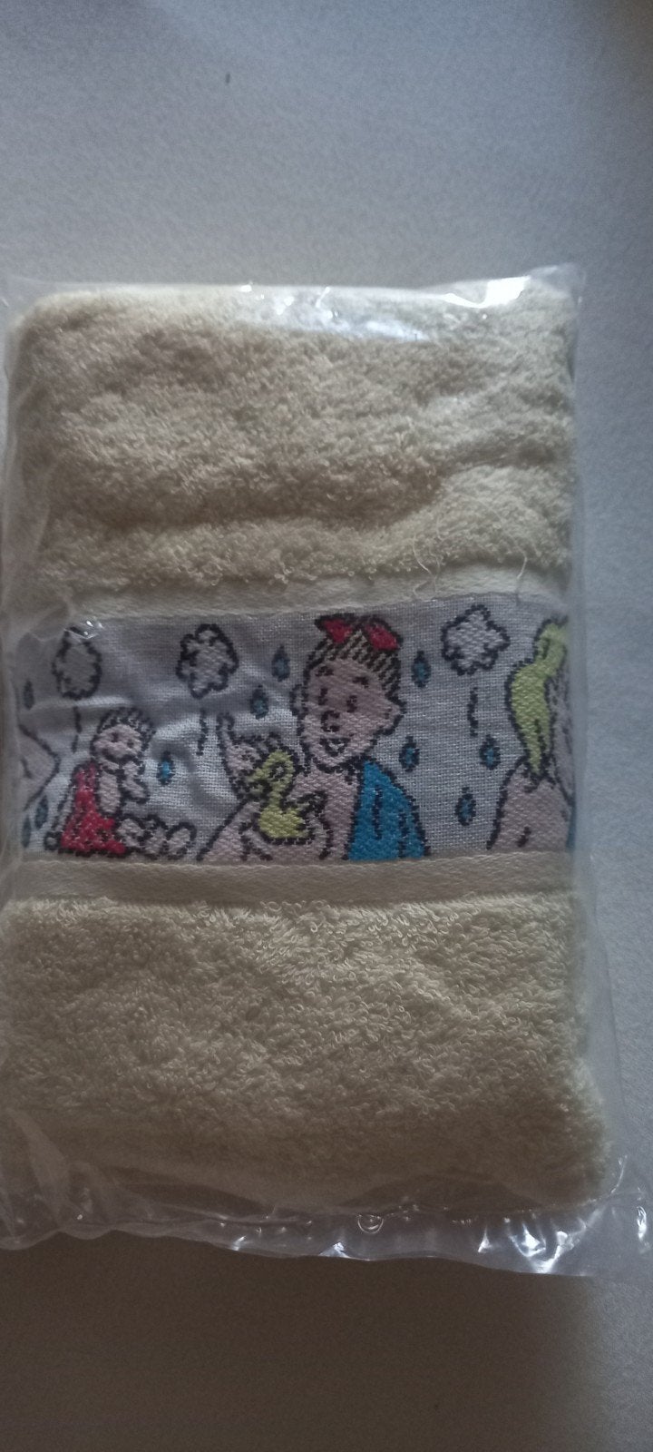 Nieuwe badhanddoek Suske&Wiske, Huis en Inrichting, Badkamer | Badtextiel en Accessoires, Ophalen of Verzenden, Nieuw, Geel, Handdoek