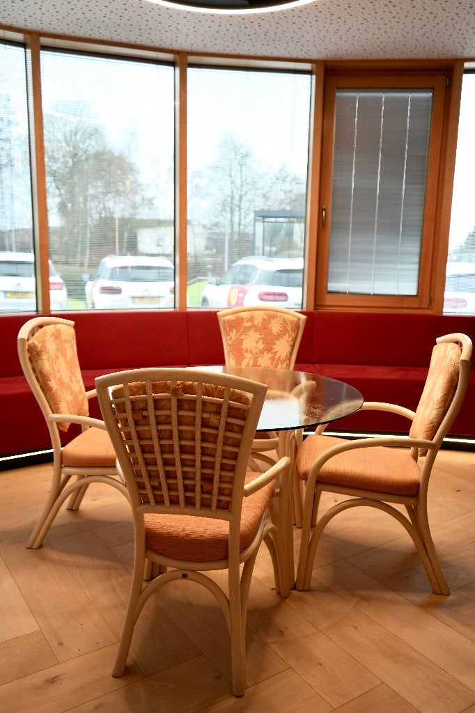 Table et 4 chaises, Quatre personnes, 150 à 200 cm, Rond, 150 à 200 cm