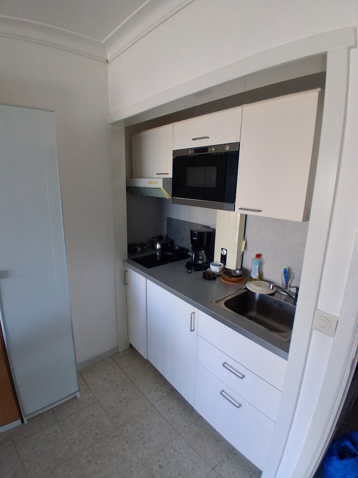 Studio 25m2 vakantie, Gebruikt, Wit, Enkelwandige keuken, Ophalen of Verzenden
