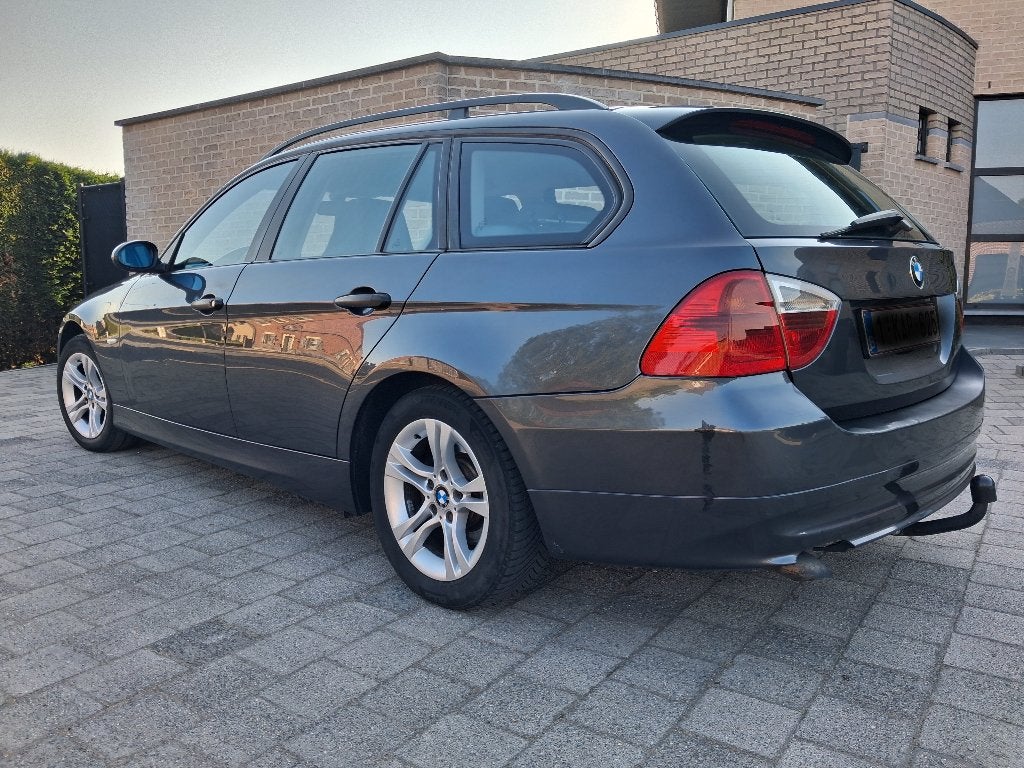 Bmw e91 318d 19/03/2007 enkel voor export of onderdelen., Auto's, 90 kW, Achterwielaandrijving, https://public.car-pass.be/xxxxx1246-8018-6749