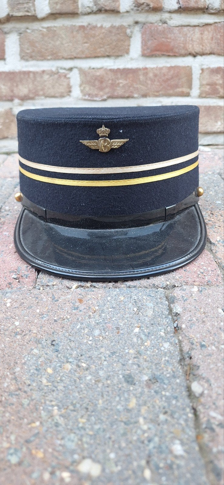 Voormalige NMBS-kepi, Ophalen