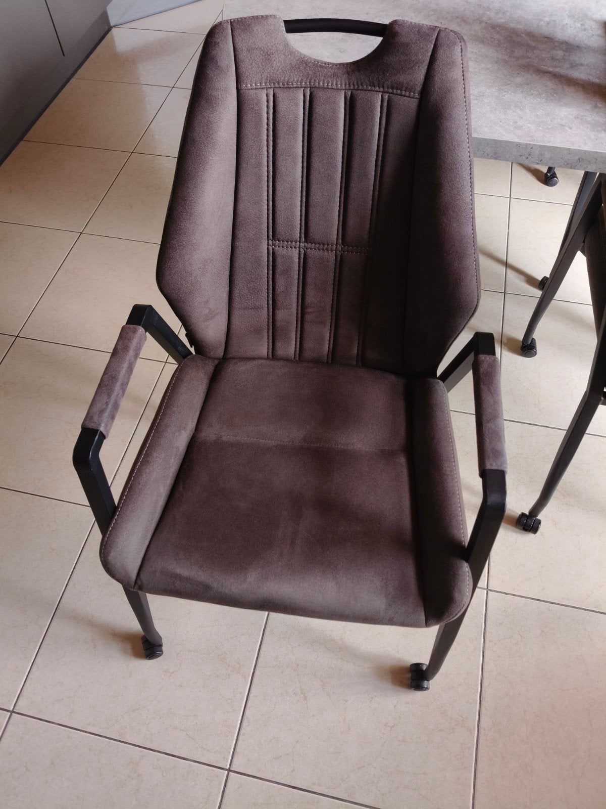 4 chaises à roulettes de chez Sentiers Du Monde, Huis en Inrichting, Ophalen